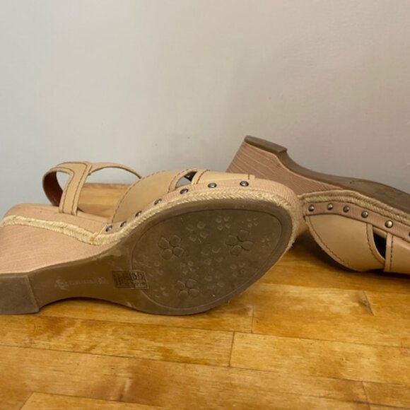 Naturalizer beige wedge sandal size 9 - Picture 8 of 9
